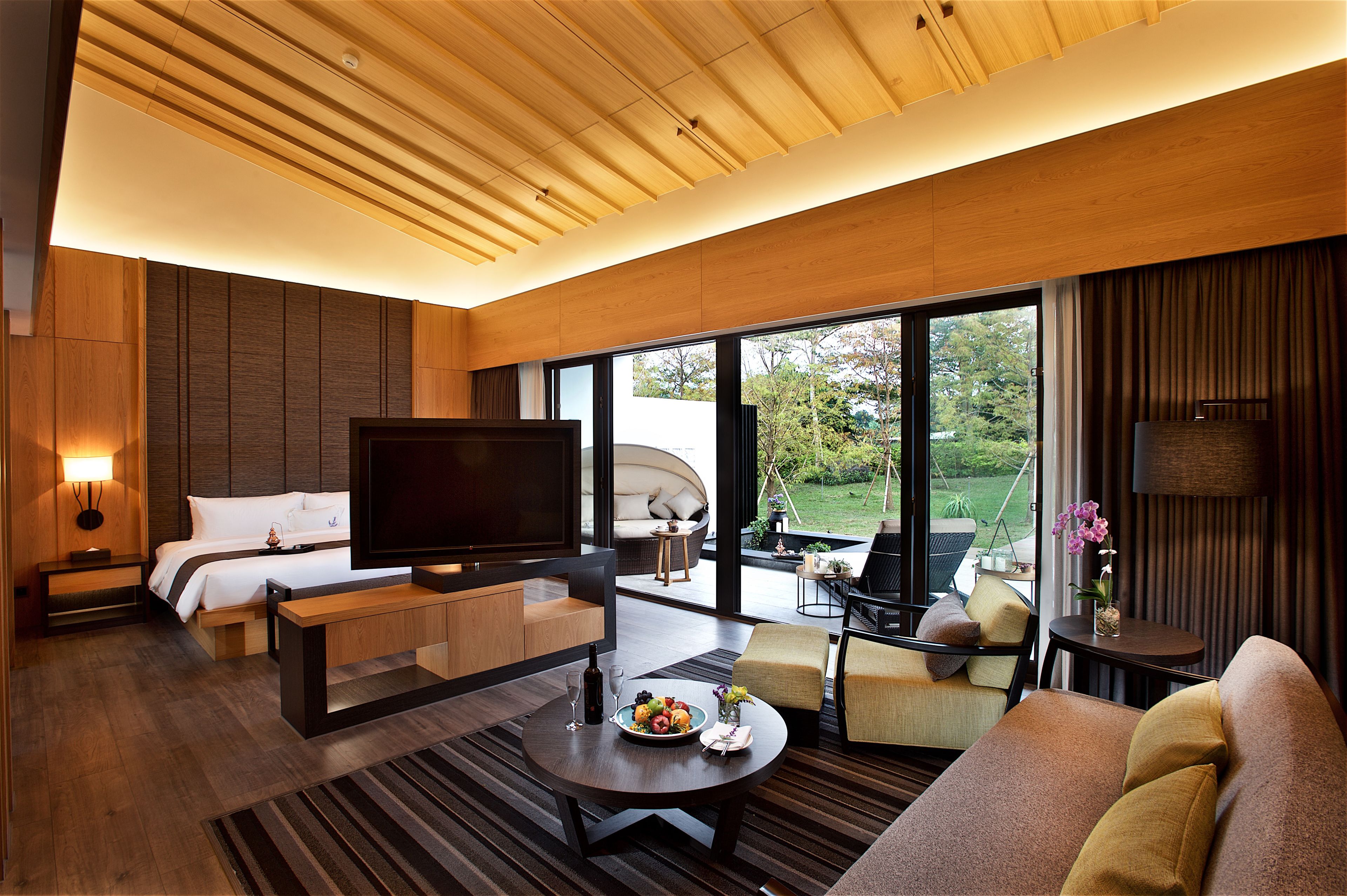Elegant Chamomile Villa | Premium bedding, free minibar, in-room safe, desk