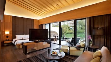 Elegant Chamomile Villa | Premium bedding, free minibar, in-room safe, desk
