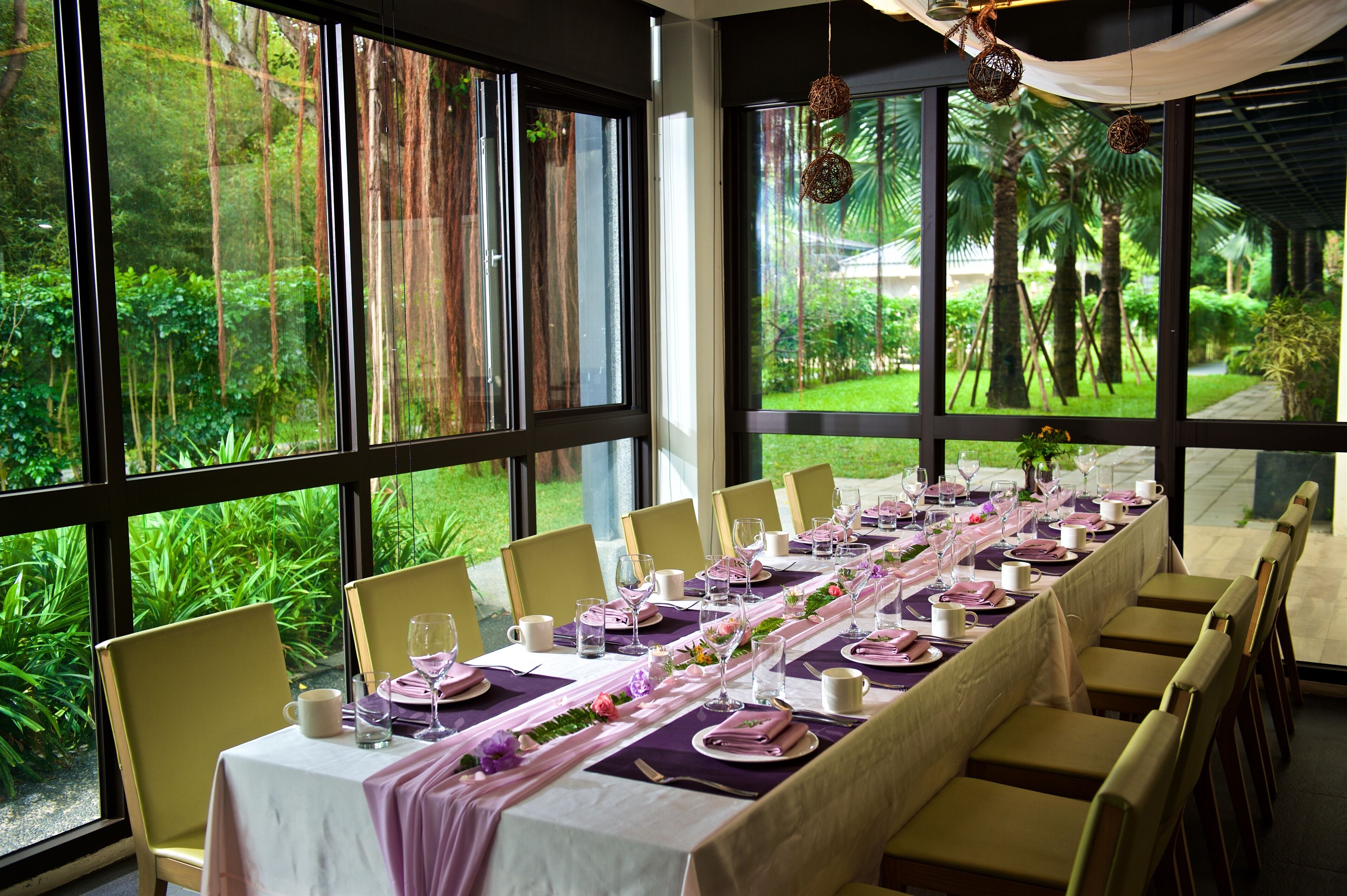 breakfast, lunch, dinner served; garden views