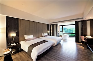 Lavender Executive Room (Two Large Single Beds) | Premium bedding, free minibar, in-room safe, desk