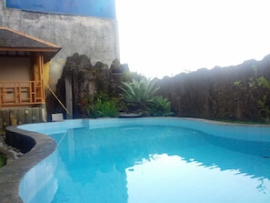 Kolam renang outdoor