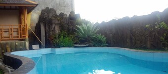 Villa Anvil Cipanas 4 Bedroom for 25 pax