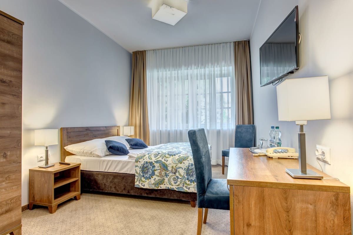 Habitación doble | 1 habitación, tabla de planchar con plancha, wifi gratis y ropa de cama