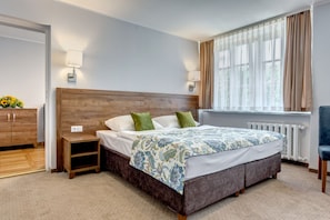 Triple Room | Iron/ironing board, free WiFi, bed sheets - Hotel Książ (Walbrzych)