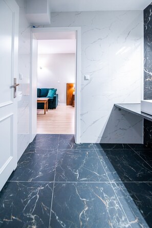 Dobbeltrom – comfort | Bad | Miljøvennlige toalettsaker, hårføner, håndklær og såpe