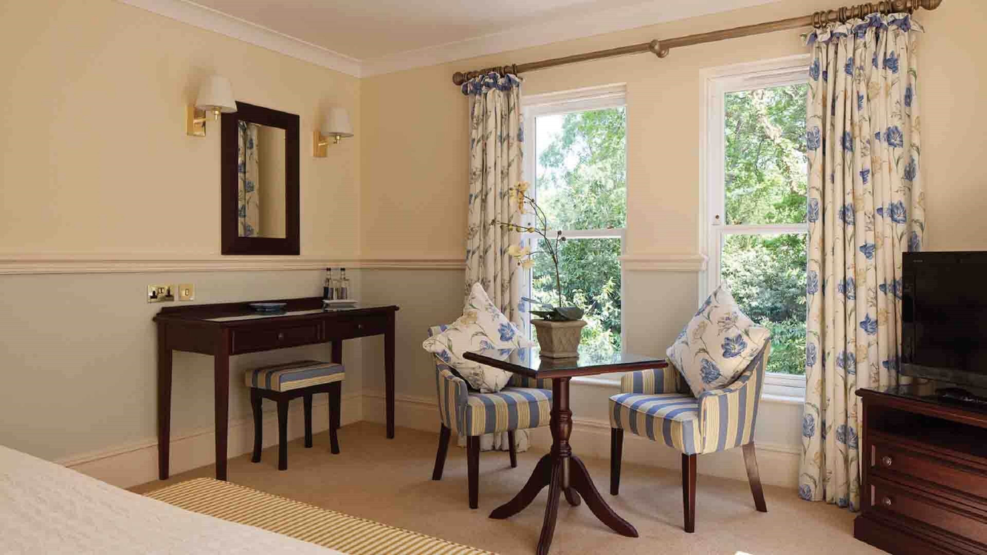 double or twin room | 1 bedroom, individually decorated, individually furnished, desk