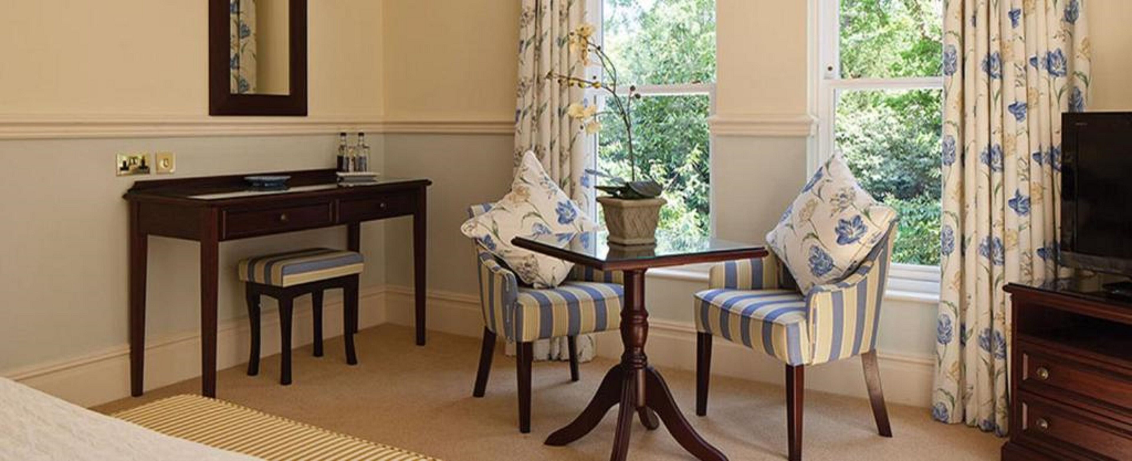 double or twin room | 1 bedroom, individually decorated, individually furnished, desk