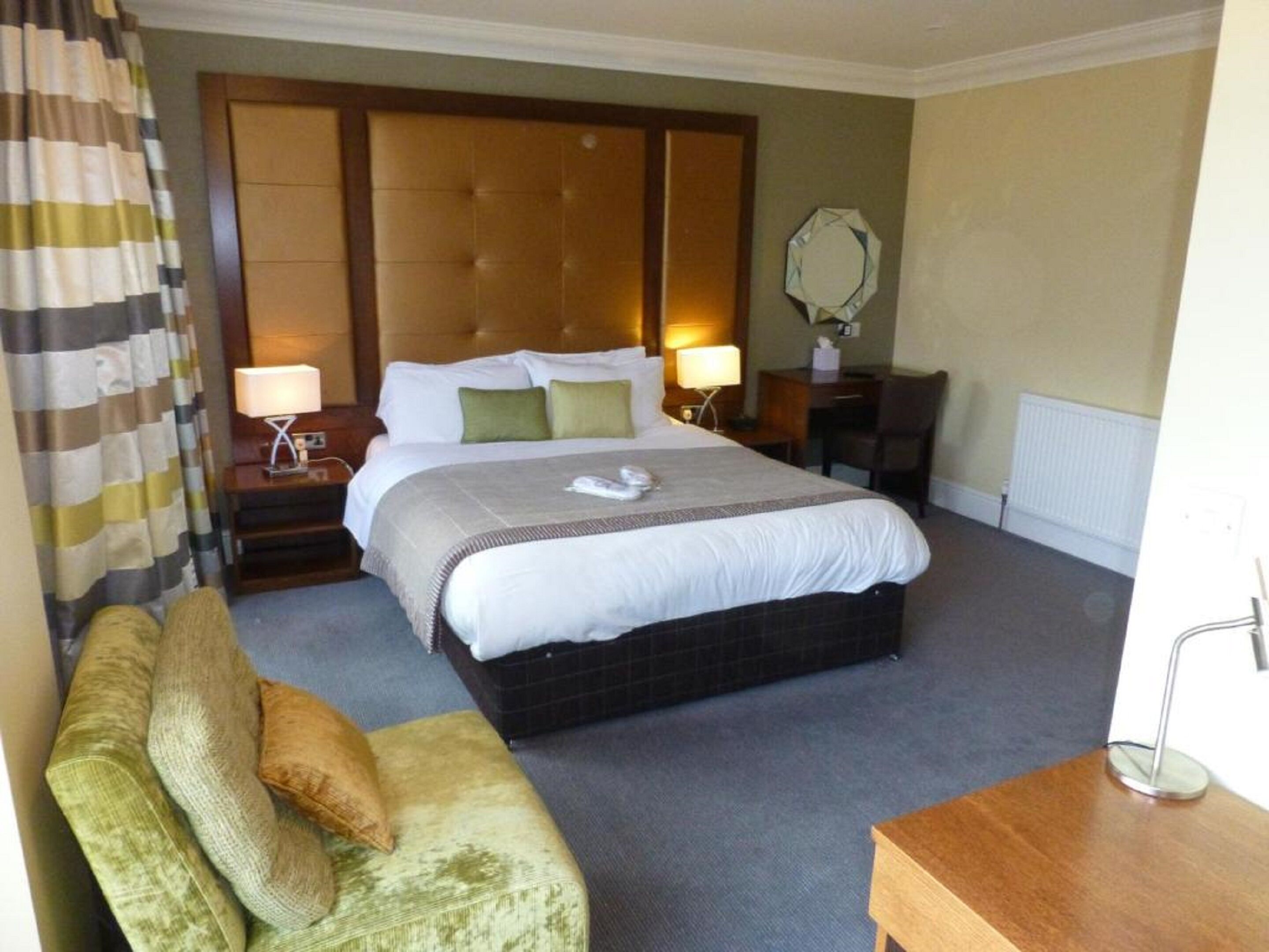 deluxe double room | 1 bedroom, individually decorated, individually furnished, desk