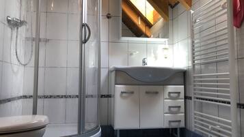 Grand House, Mountain View | Bathroom | Shower, hair dryer