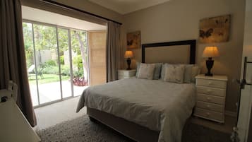 Standard Δίκλινο Δωμάτιο (Double) (Separate Bathtub & Shower) | Μίνι μπαρ, χρηματοκιβώτιο στο δωμάτιο, γραφείο