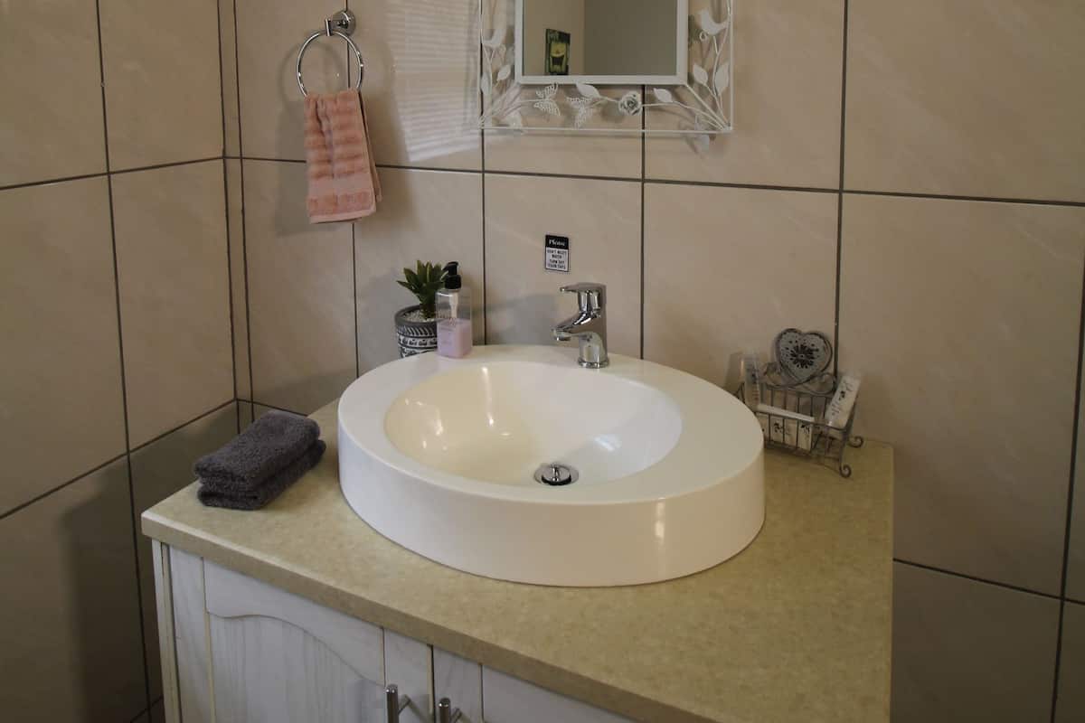Badkamer met wastafel