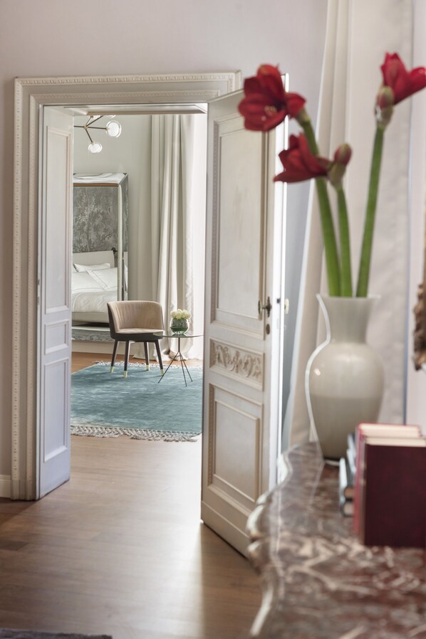 Suite Présidentielle, 1 très grand lit et 1 canapé-lit, non-fumeurs, vue ville | Draps italiens Frette, literie de qualité supérieure