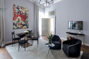 ラグジュアリー アパートメント ベッド (複数台) 禁煙 シティビュー | イタリアのフレッテ製シーツ、高級寝具、羽毛の掛け布団、セレクト コンフォート製ベッド