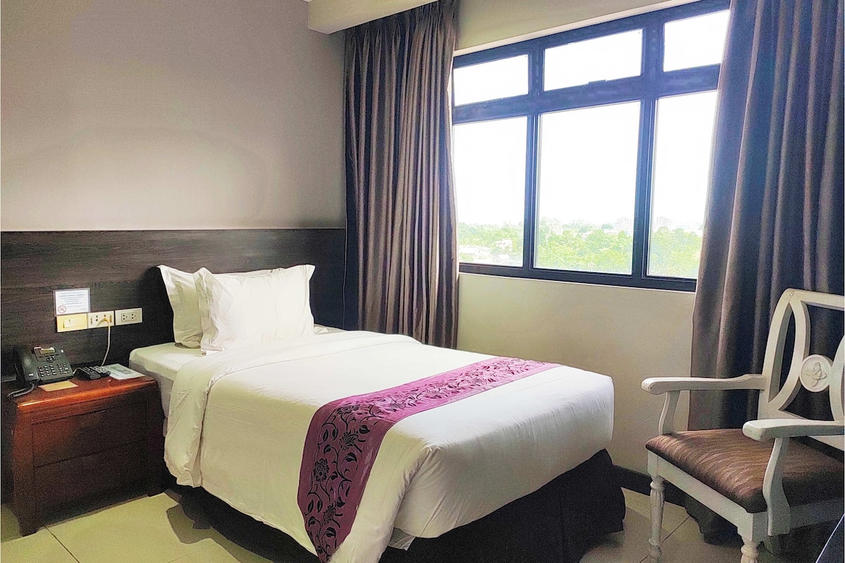 Standard Single Room | Free WiFi, bed sheets, wheelchair access