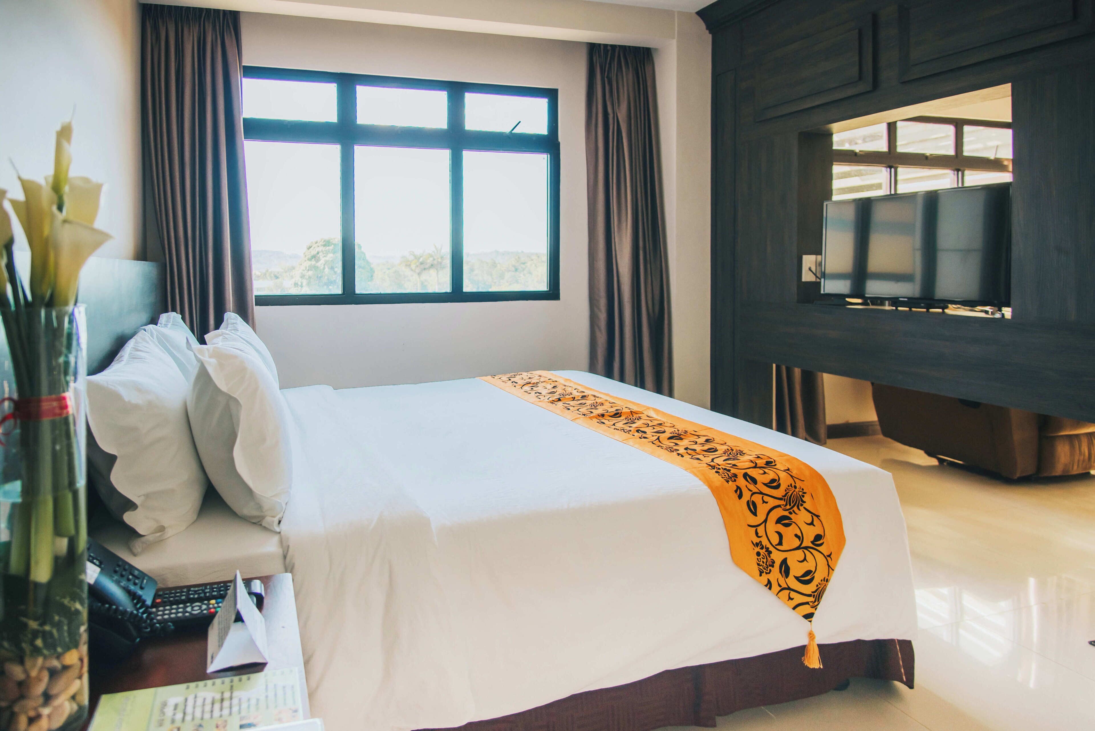 executive suite | free wifi, bed sheets, wheelchair access