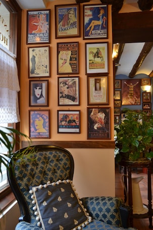 Sitzecke in der Lobby. Hostal Santa Agueda