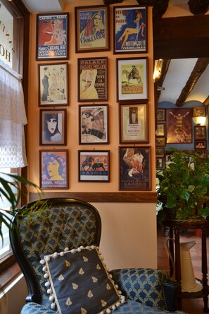 Coin salon dans le hall