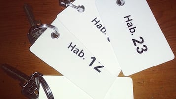 Three white tags with black text, each labeled with a chapter number (e.g., "Hab. 14", "Hab. 12", "Hab. 23") and a metal keyring.