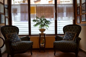 Lobby sitting area - Hostal Santa Agueda (Tarazona)