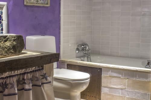 Deluxe Room, 1 Queen Bed, Mountain View (Alsina) | Bathroom shower