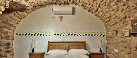 Traditionellt rum - 1 dubbelsÀng - tillgÀnglighetsanpassat (Tulipa) | SÀngtillbehör av högsta kvalitet, duntÀcken och minibar