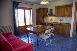 Apartment, 1 Bedroom, Sea View | Private kitchenette