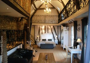 스위트 | 각각 다른 스타일의 인테리어, 각각 다르게 가구 비치, 유아용 침대, 간이 침대