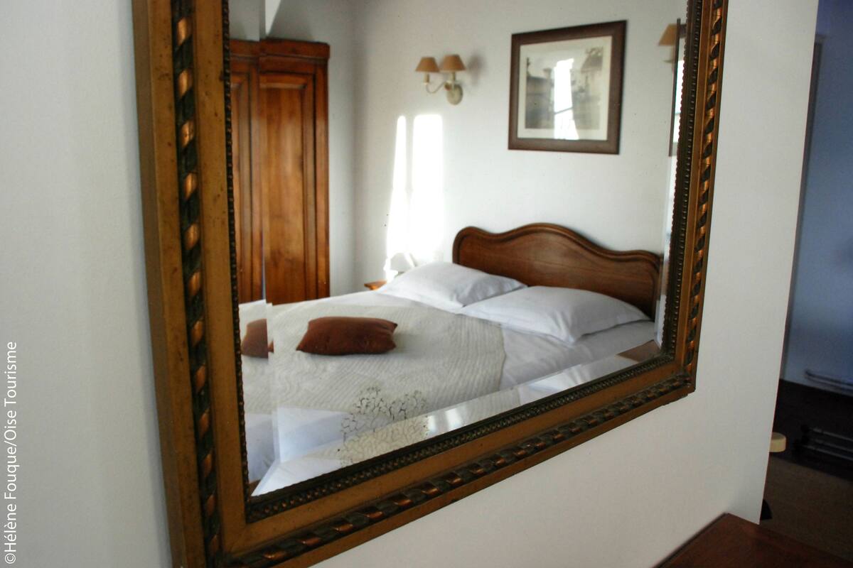 Double Room (Du Roy) | Cribs (surcharge), rollaway beds (surcharge), WiFi (free)