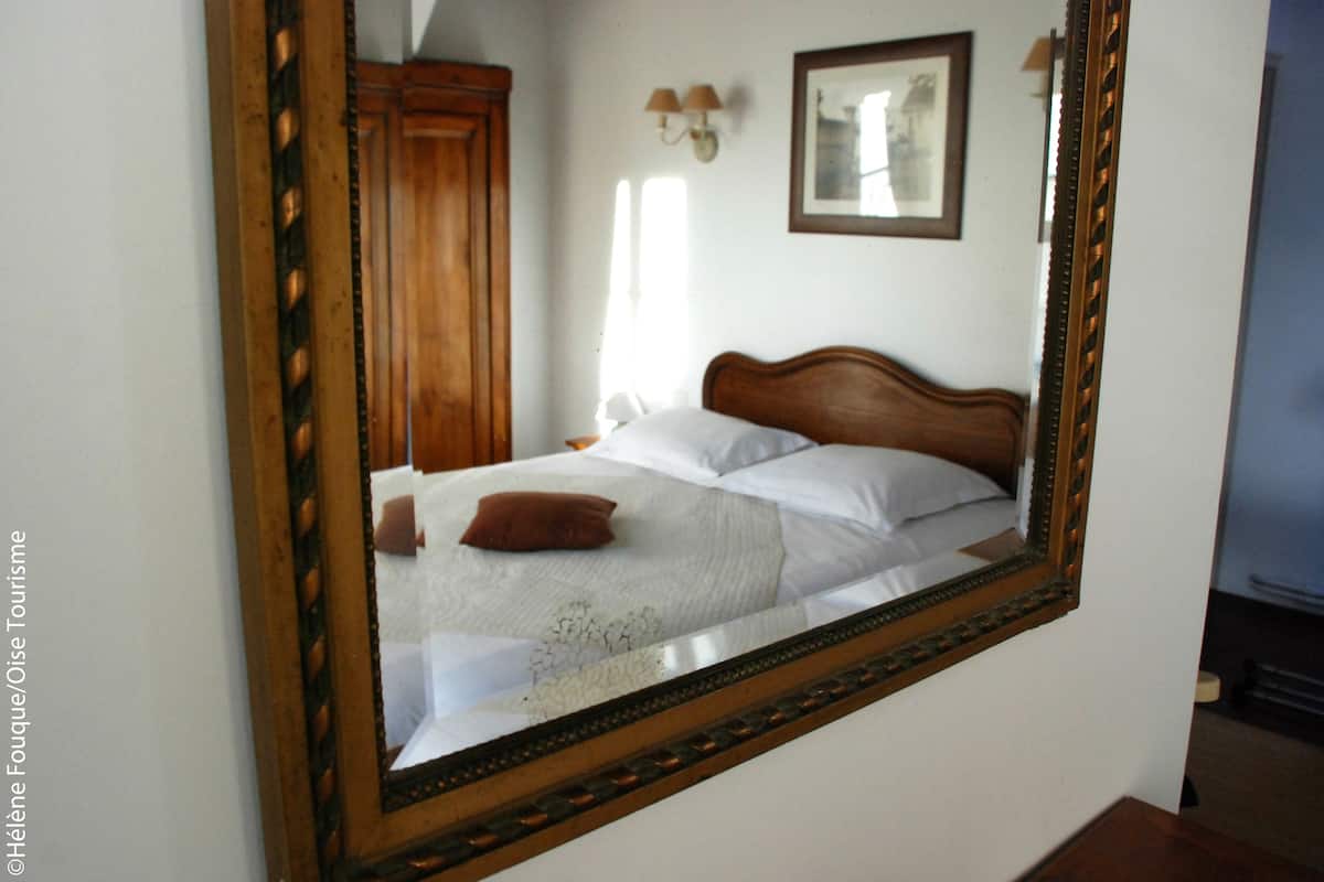 Double Room (Du Roy) | Individually decorated, individually furnished, cribs/infant beds