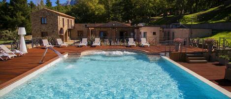 Kolam renang outdoor