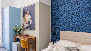 Kamar Double (Bacco) | Seprai premium, selimut bulu angsa, minibar, dan brankas