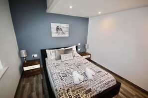 Deluxe Apartment, Multiple Beds, Non Smoking | 2 bedrooms, individually decorated, individually furnished, desk - Ferndown Holiday Let (Ferndown)