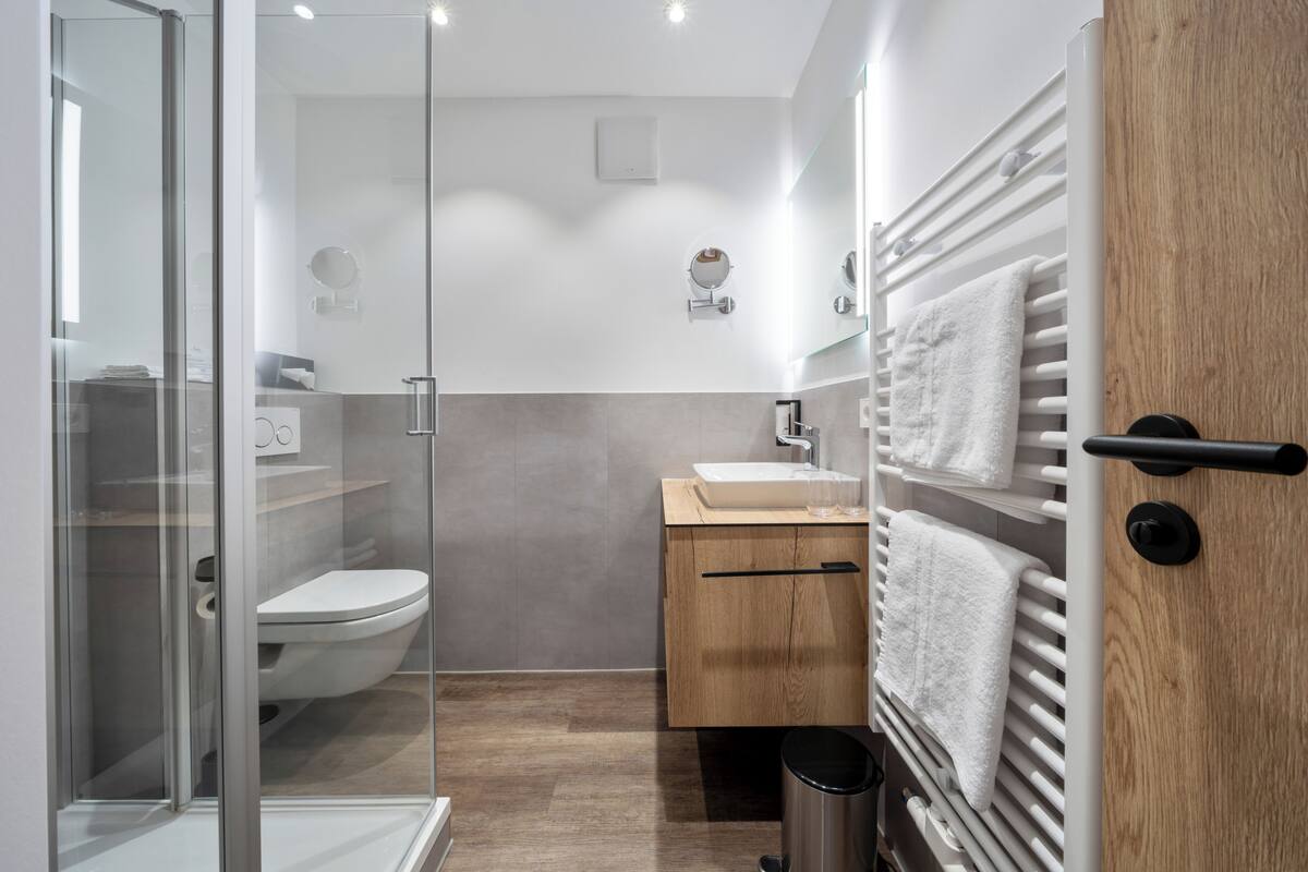 1 bedroom, in-room safe, desk, free wifi