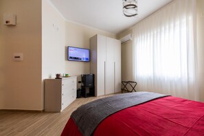 Premium bedding, in-room safe, individually decorated - Napoli d'Amare (Naples)