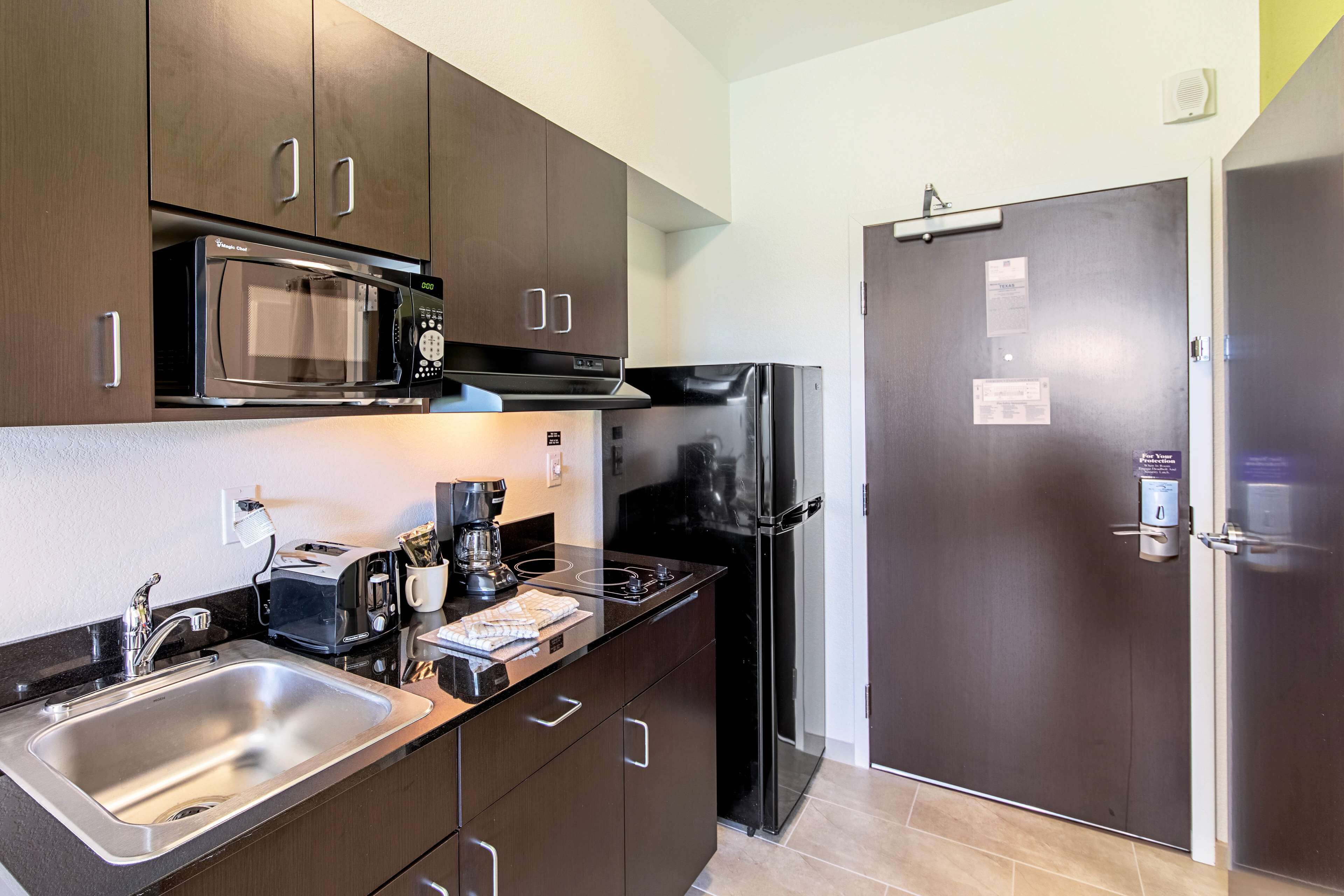 Espacio para trabajar con un portátil, wifi gratis, ropa de cama