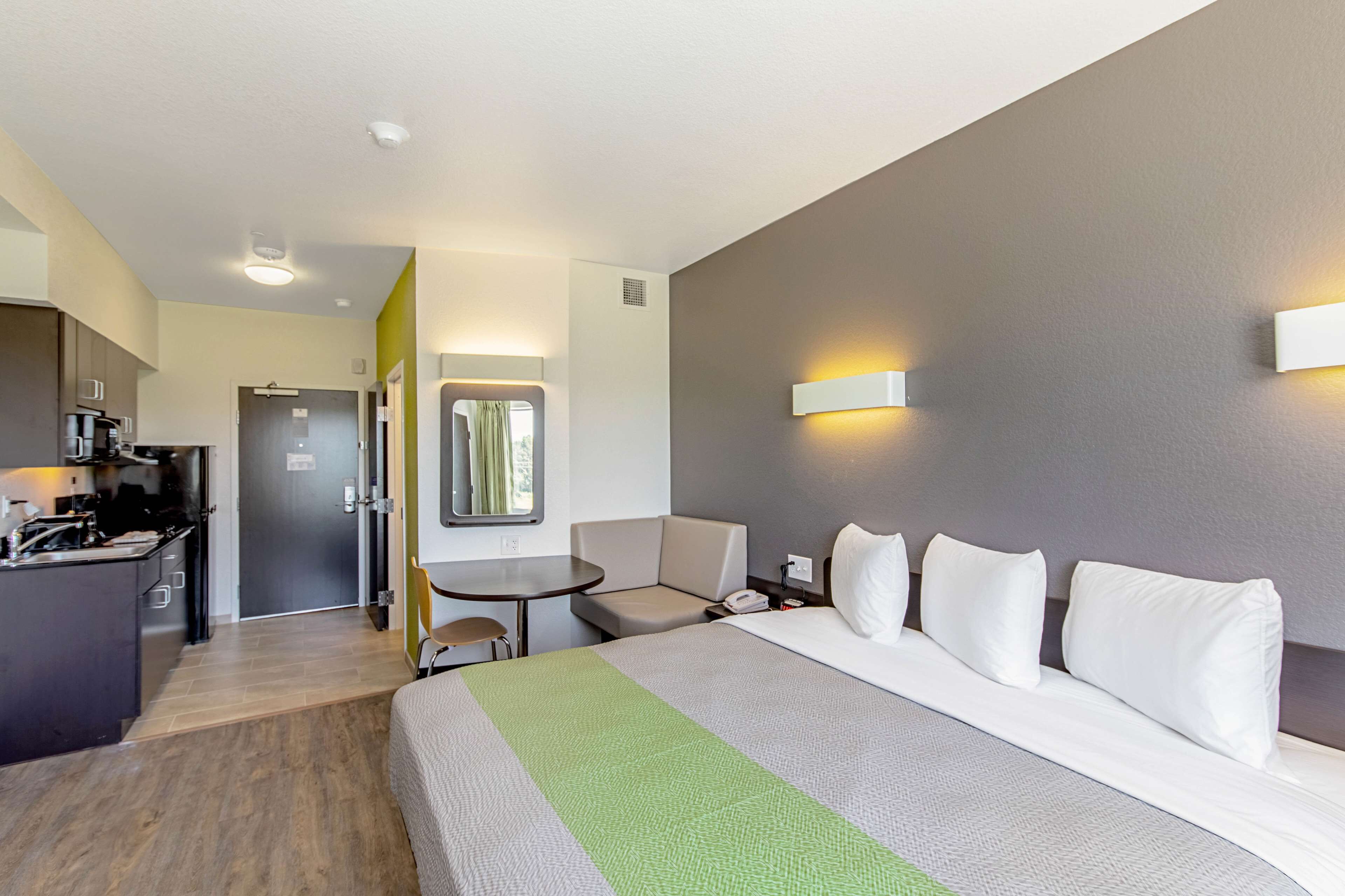 Een laptopwerkplek, gratis wifi, beddengoed