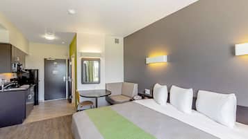 Een laptopwerkplek, gratis wifi, beddengoed