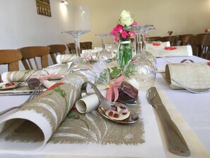 Daily continental breakfast (EUR 5 per person)