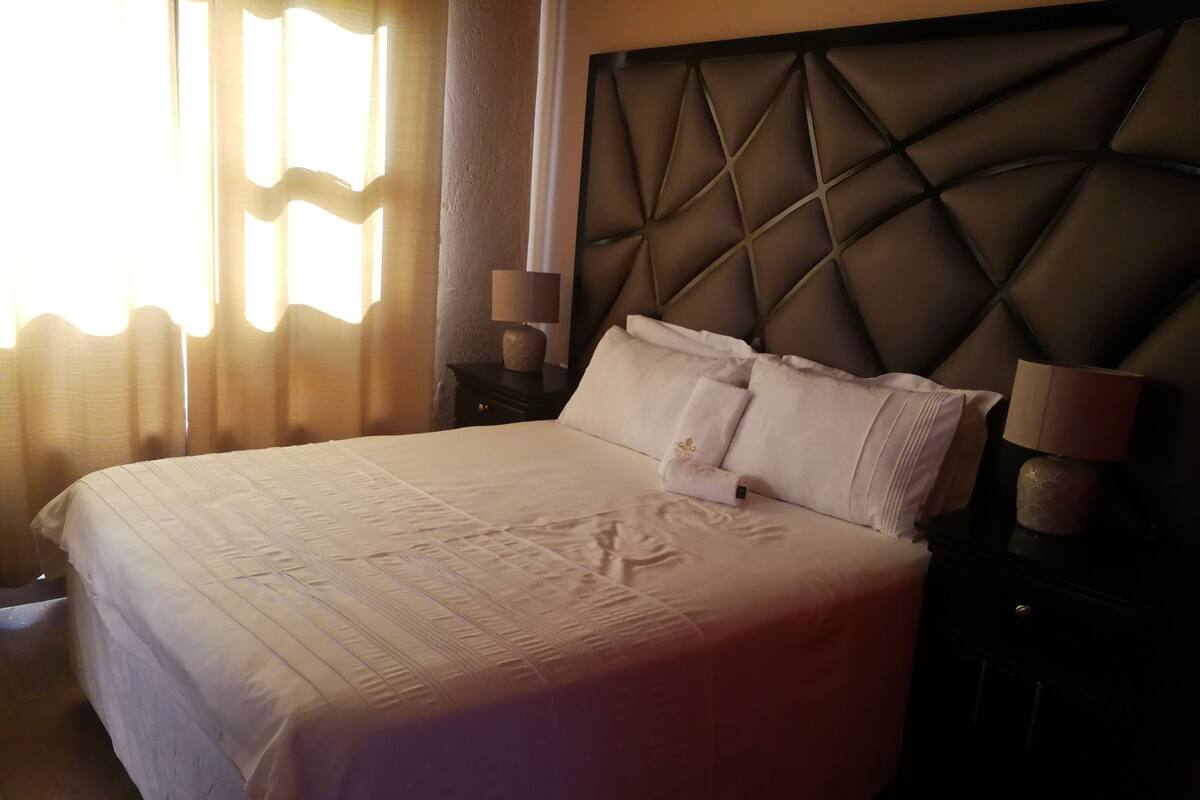 Phòng Deluxe | Phòng tắm | Buồng tắm vòi sen, đồ dùng nhà tắm miễn phí, máy sấy tóc, khăn tắm 