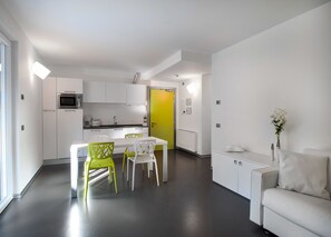 Fridge, microwave, stovetop, dishwasher - Garda Bike Residence (Nago-Torbole)