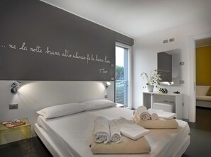 Family Suite (3-6 Pax) | Premium bedding, desk, soundproofing, free WiFi - Garda Bike Residence (Nago-Torbole)