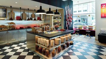 Petit déjeuner, déjeuner et dßner servis sur place