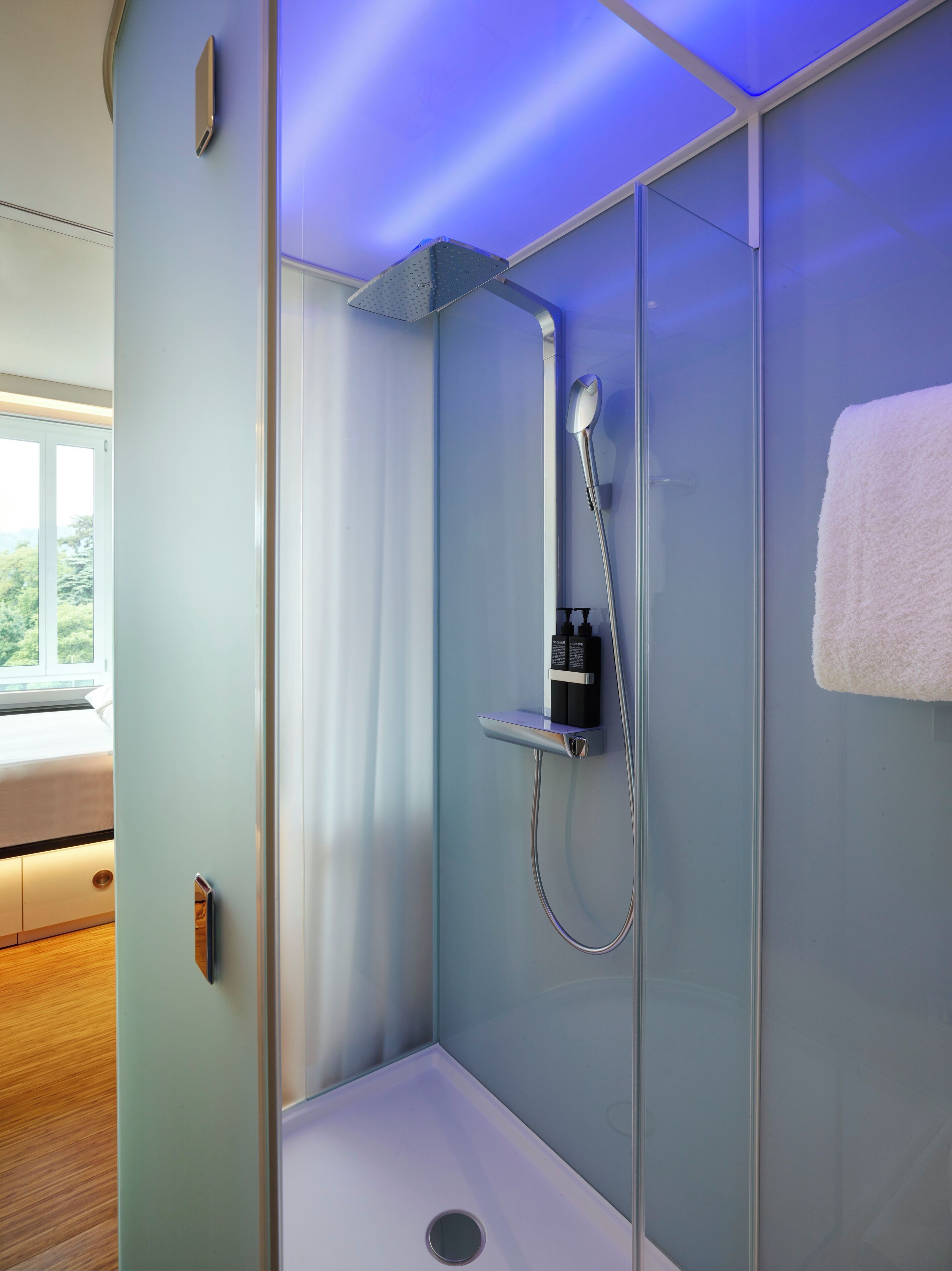 king room | bathroom | shower, hydromassage showerhead, eco-friendly toiletries, hair dryer