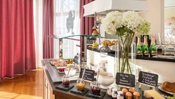 Tägliches inbegriffenes Frühstück zur Selbstbedienung