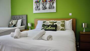 Luxury House, 4 Bedrooms | 4 bedrooms, individually decorated, individually furnished, desk