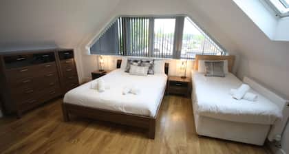 Four Corners Holiday Home with Hot Tub & Sauna
