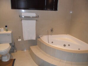 Luxury Room, 1 Queen Bed, Non Smoking | Bathroom - The Elephant Hills B&B (Richards Bay)