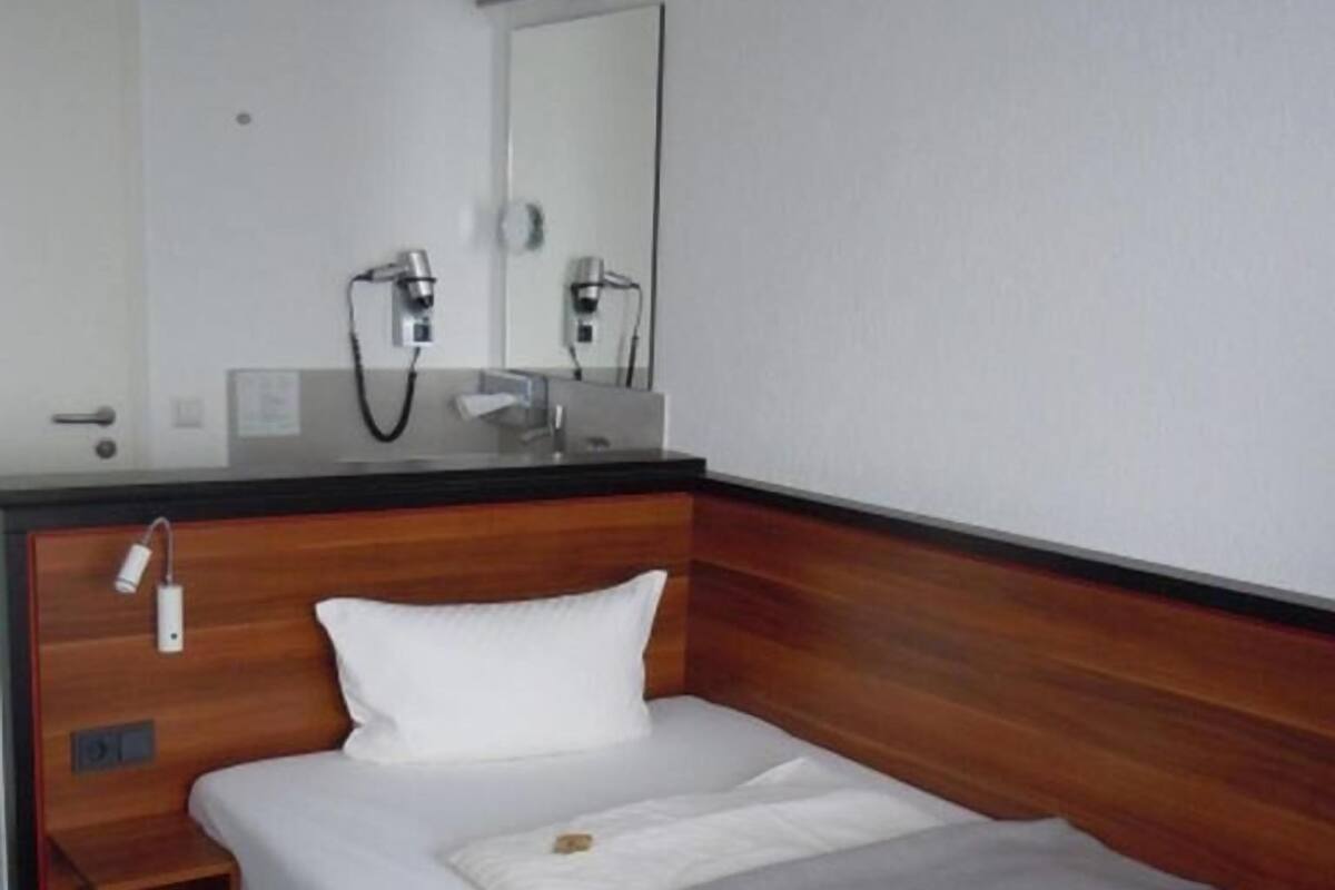 Single Room | Desk, soundproofing, free WiFi