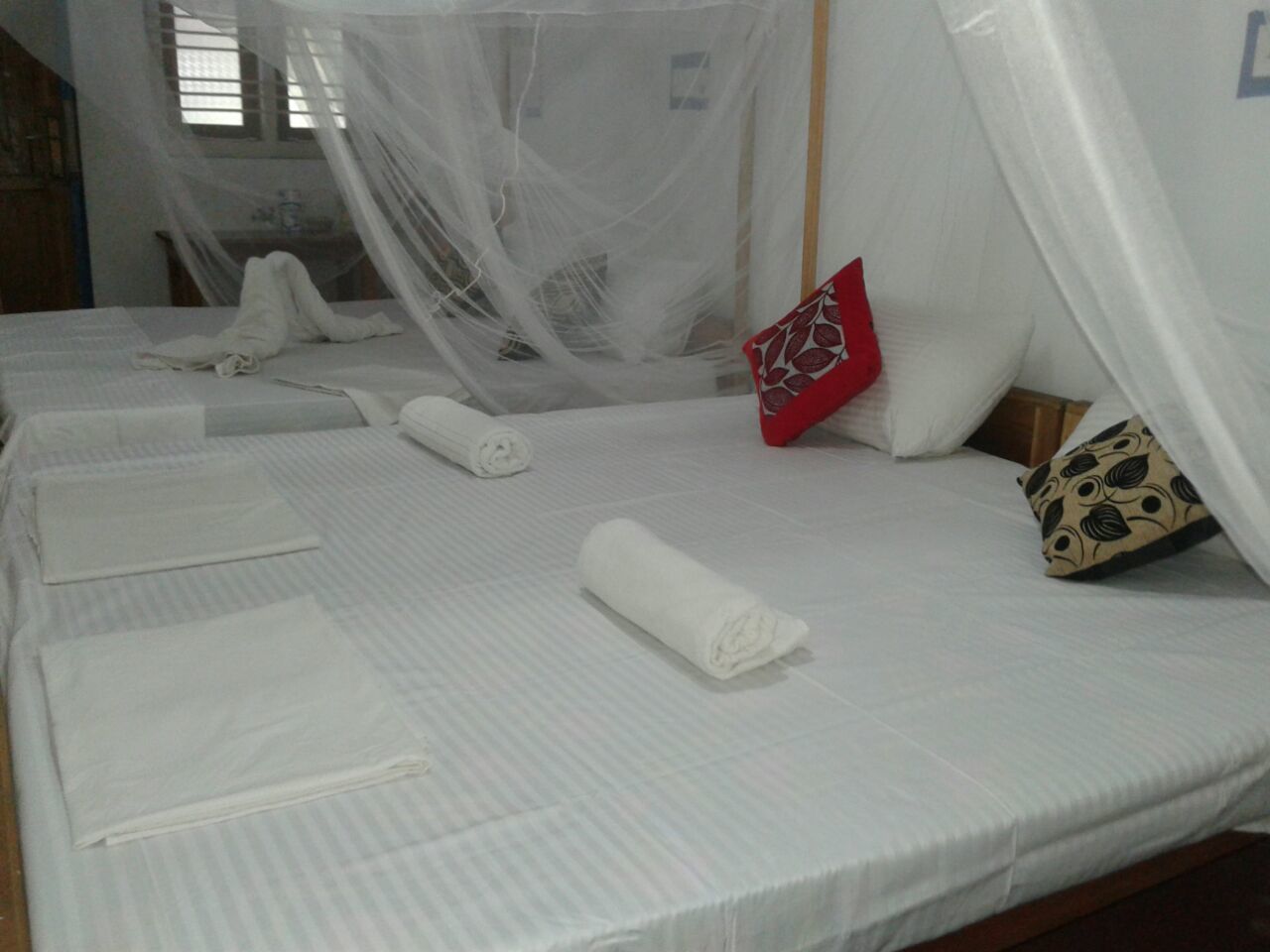 Comfort vierpersoonskamer, 2 tweepersoonsbedden, roken, uitzicht op tuin | Een bureau, gratis wifi