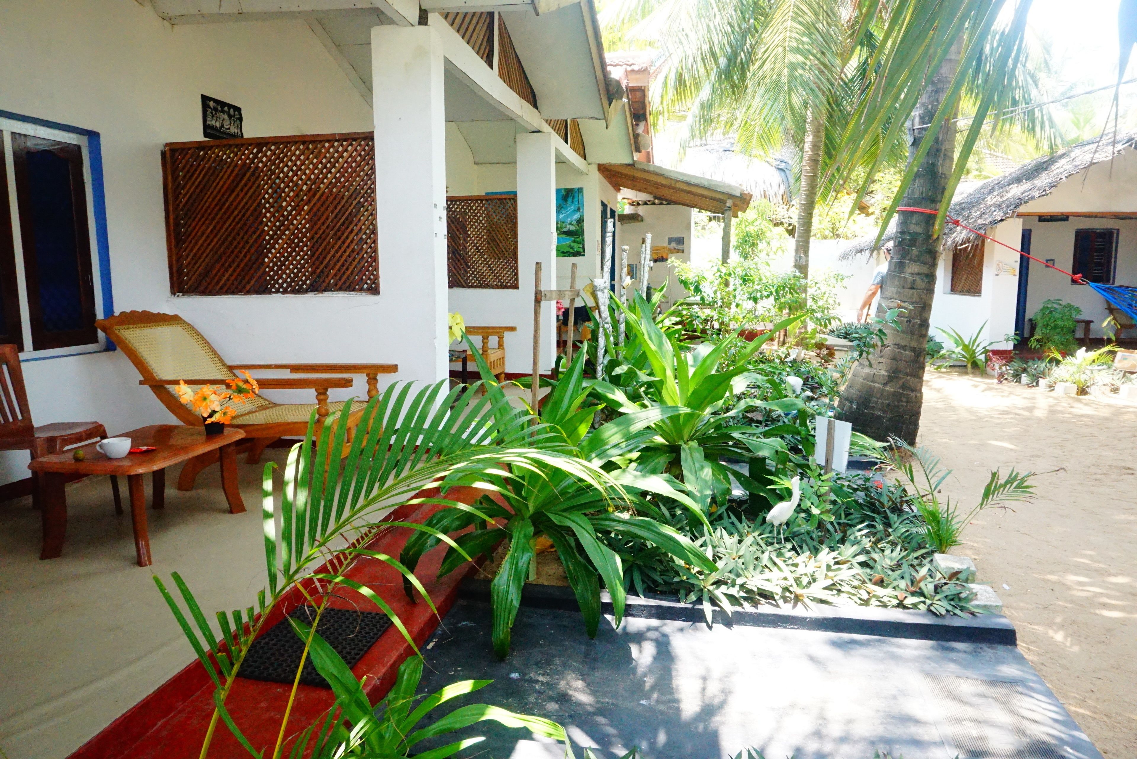 Comfort driepersoonskamer, meerdere bedden, roken, uitzicht op tuin | Een bureau, gratis wifi